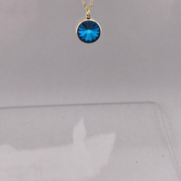 Clear Swarovski Crystal
Rivoli & Blue Aurora Borealis pendants with 925 … - Picture 15 of 16